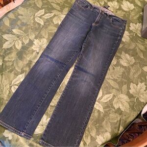 𝅺NEW York and Company size ten jeans with rivets and style. Comfy and stylish.